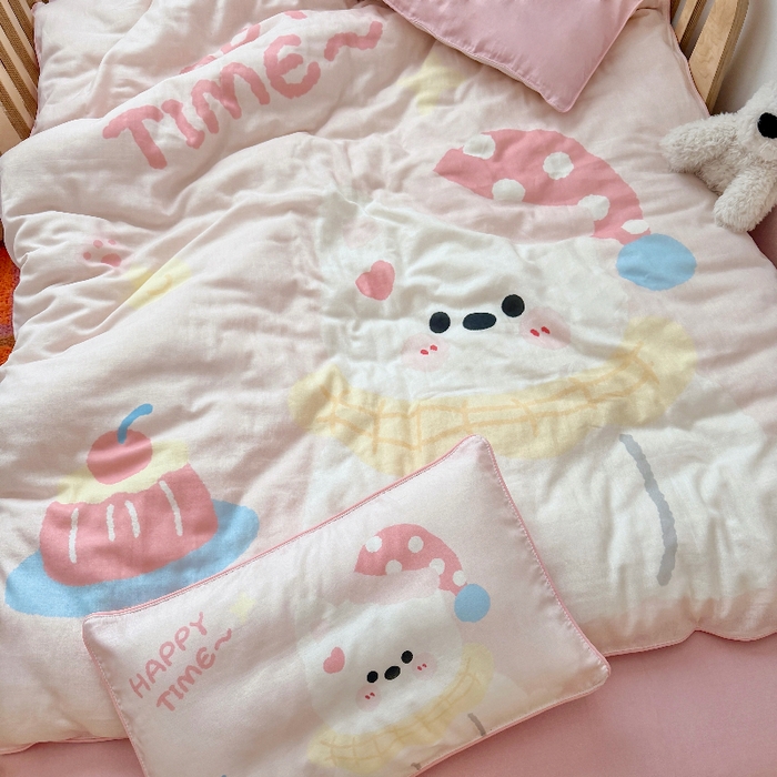 91家纺网 家纺一手货源 找家纺 萌宝家纺 2026新款母婴A类全棉双层纱儿童被套纯棉纱布三件套 西高地-粉色