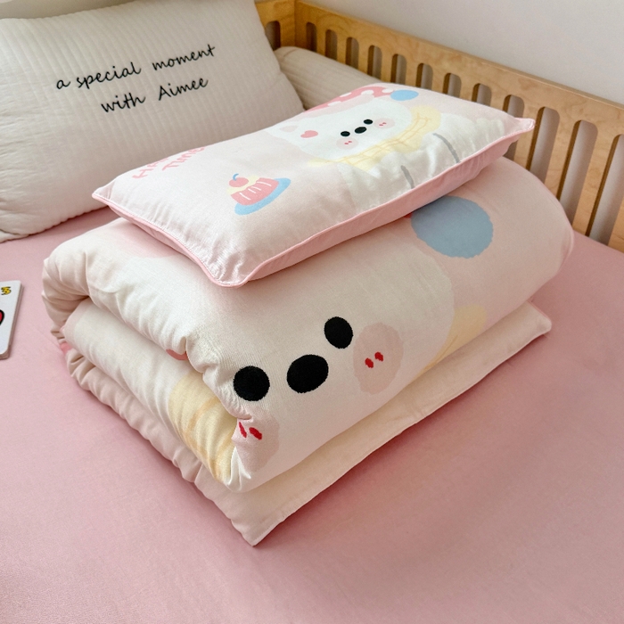 91家纺网 家纺一手货源 找家纺 萌宝家纺 2026新款母婴A类全棉双层纱儿童被套纯棉纱布三件套 西高地-粉色