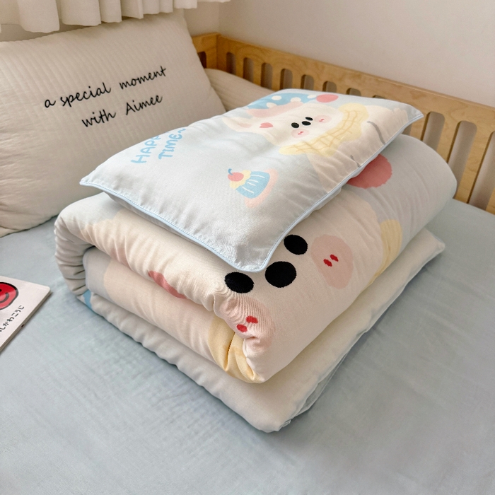 91家纺网 家纺一手货源 找家纺 萌宝家纺 2026新款母婴A类全棉双层纱儿童被套纯棉纱布三件套 西高地-蓝色