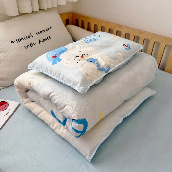 91家纺网 家纺一手货源 找家纺 萌宝家纺 2026新款母婴A类全棉双层纱儿童被套纯棉纱布三件套 小海豹