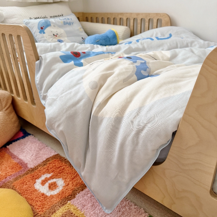 91家纺网 家纺一手货源 找家纺 萌宝家纺 2026新款母婴A类全棉双层纱儿童被套纯棉纱布三件套 小海豹