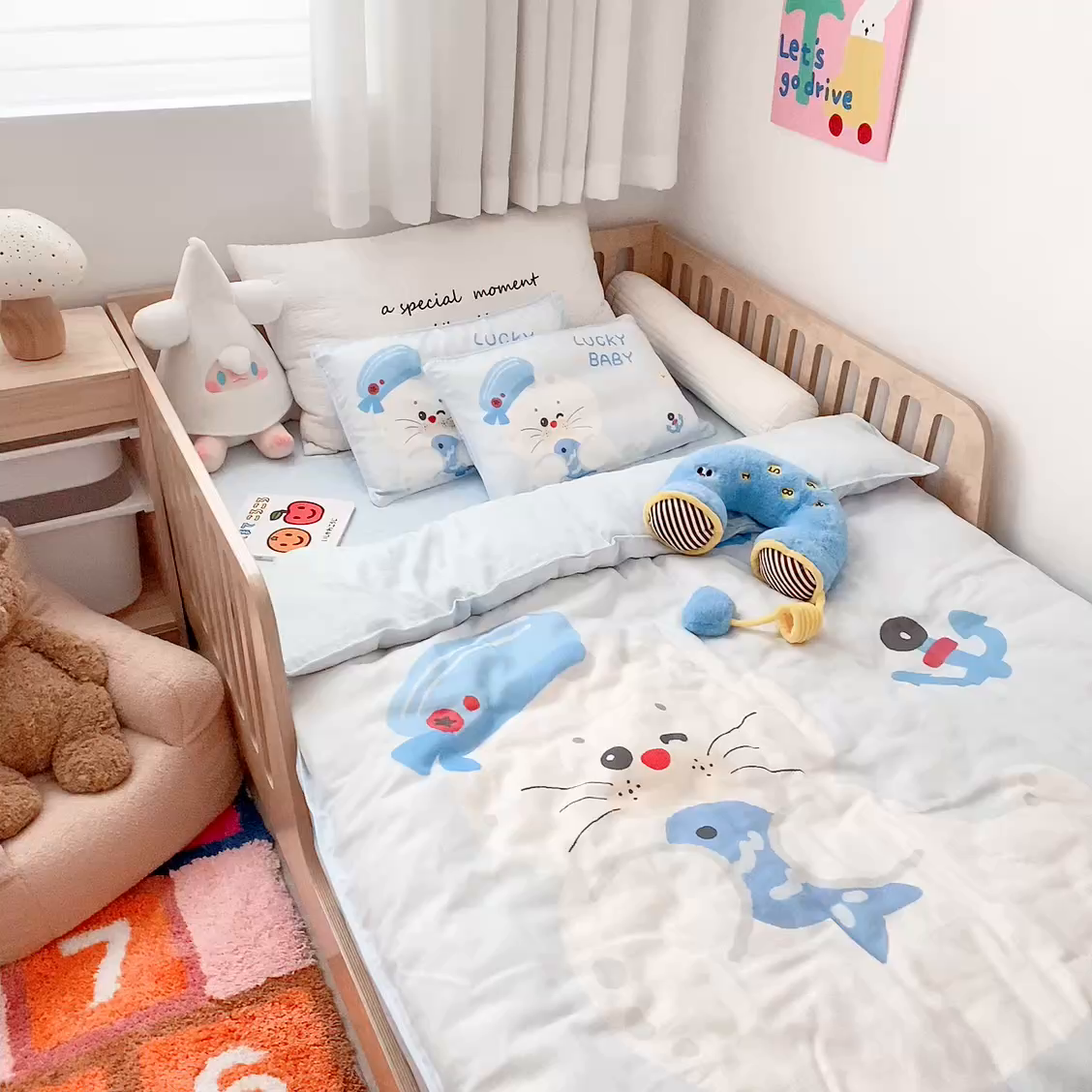 91家纺网 家纺一手货源 找家纺 萌宝家纺 2026新款母婴A类全棉双层纱儿童被套纯棉纱布三件套 小海豹