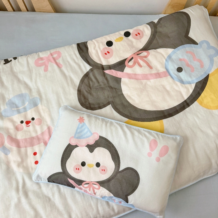 91家纺网 家纺一手货源 找家纺 萌宝家纺 2026新款母婴A类全棉双层纱儿童被套纯棉纱布三件套 小企鹅