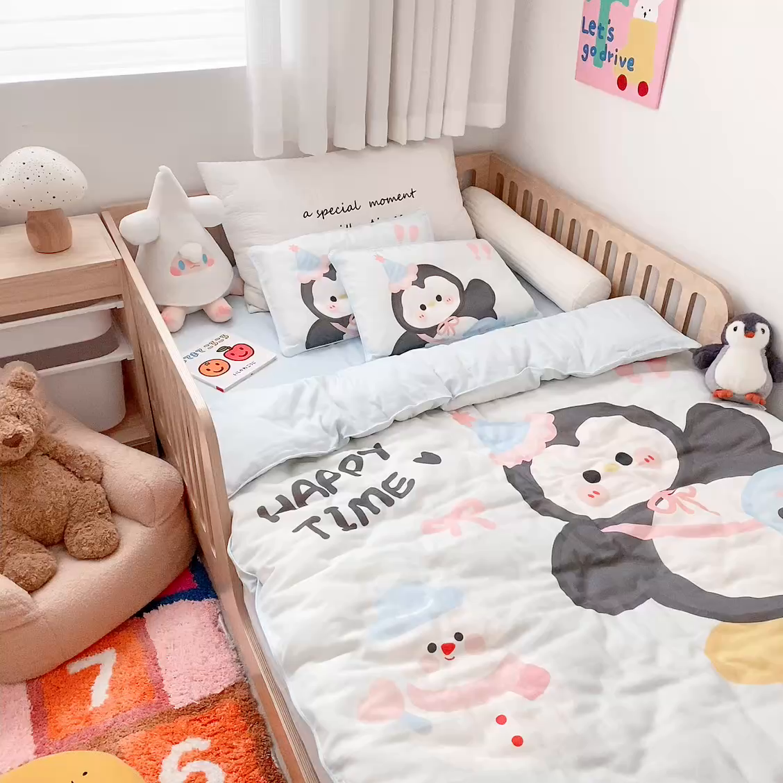 91家纺网 家纺一手货源 找家纺 萌宝家纺 2026新款母婴A类全棉双层纱儿童被套纯棉纱布三件套 小企鹅