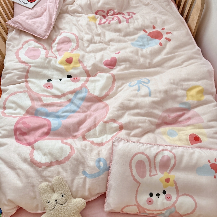 91家纺网 家纺一手货源 找家纺 萌宝家纺 2026新款母婴A类全棉双层纱儿童被套纯棉纱布三件套 小兔子