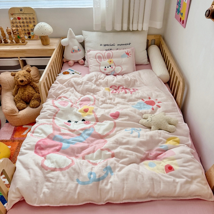 91家纺网 家纺一手货源 找家纺 萌宝家纺 2026新款母婴A类全棉双层纱儿童被套纯棉纱布三件套 小兔子