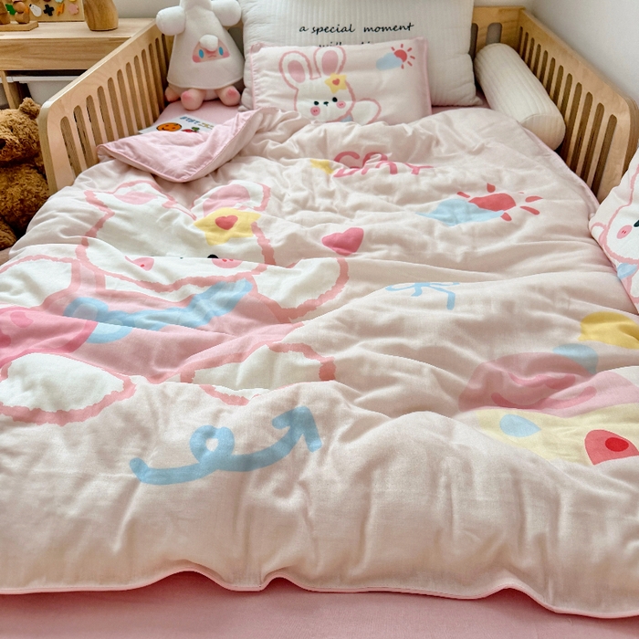 91家纺网 家纺一手货源 找家纺 萌宝家纺 2026新款母婴A类全棉双层纱儿童被套纯棉纱布三件套 小兔子