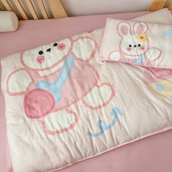 91家纺网 家纺一手货源 找家纺 萌宝家纺 2026新款母婴A类全棉双层纱儿童被套纯棉纱布三件套 小兔子