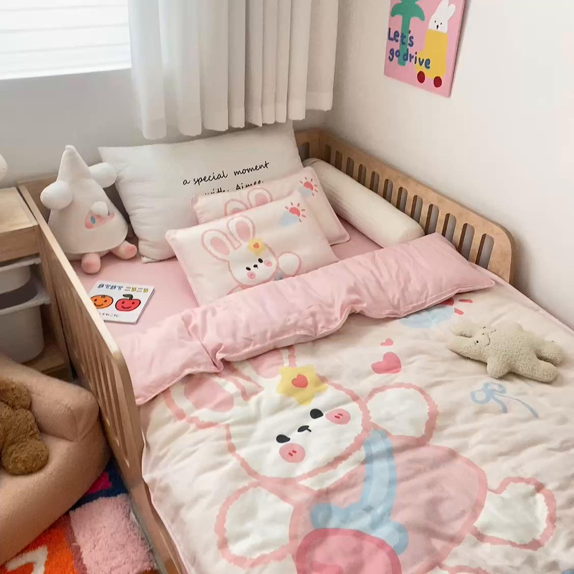 91家纺网 家纺一手货源 找家纺 萌宝家纺 2026新款母婴A类全棉双层纱儿童被套纯棉纱布三件套 小兔子