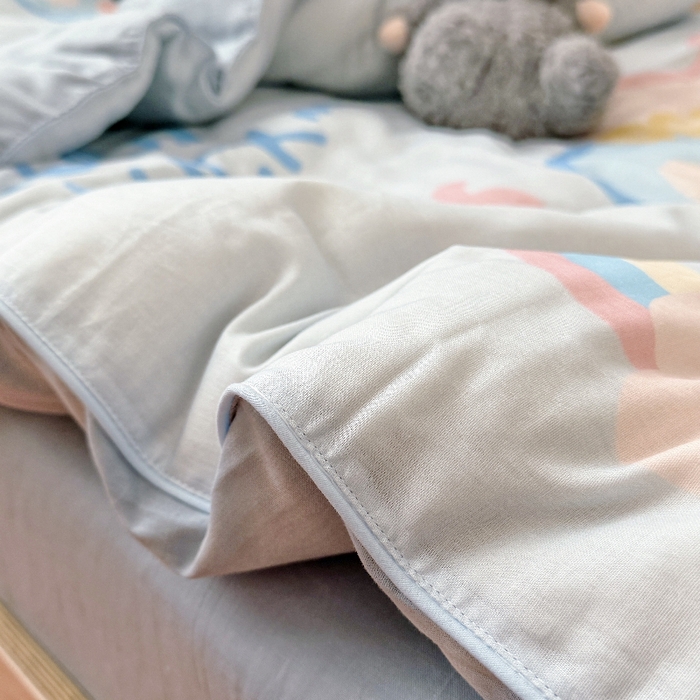 91家纺网 家纺一手货源 找家纺 萌宝家纺 2026新款母婴A类全棉双层纱儿童被套纯棉纱布三件套 小象