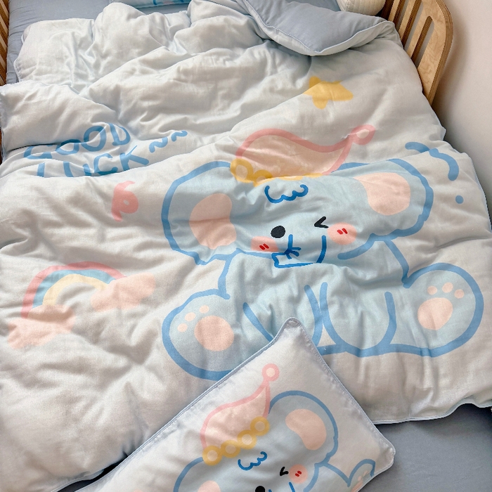 91家纺网 家纺一手货源 找家纺 萌宝家纺 2026新款母婴A类全棉双层纱儿童被套纯棉纱布三件套 小象