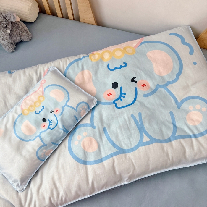 91家纺网 家纺一手货源 找家纺 萌宝家纺 2026新款母婴A类全棉双层纱儿童被套纯棉纱布三件套 小象