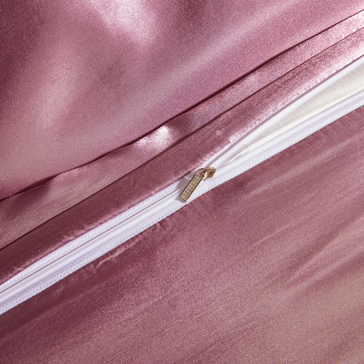 91家纺网 家纺一手货源 找家纺 莱越家纺 2026夏季款高端轻奢水洗真丝四件套丝滑裸睡丝绸纯色冰丝四件套系列可承接外贸订货 豆沙色