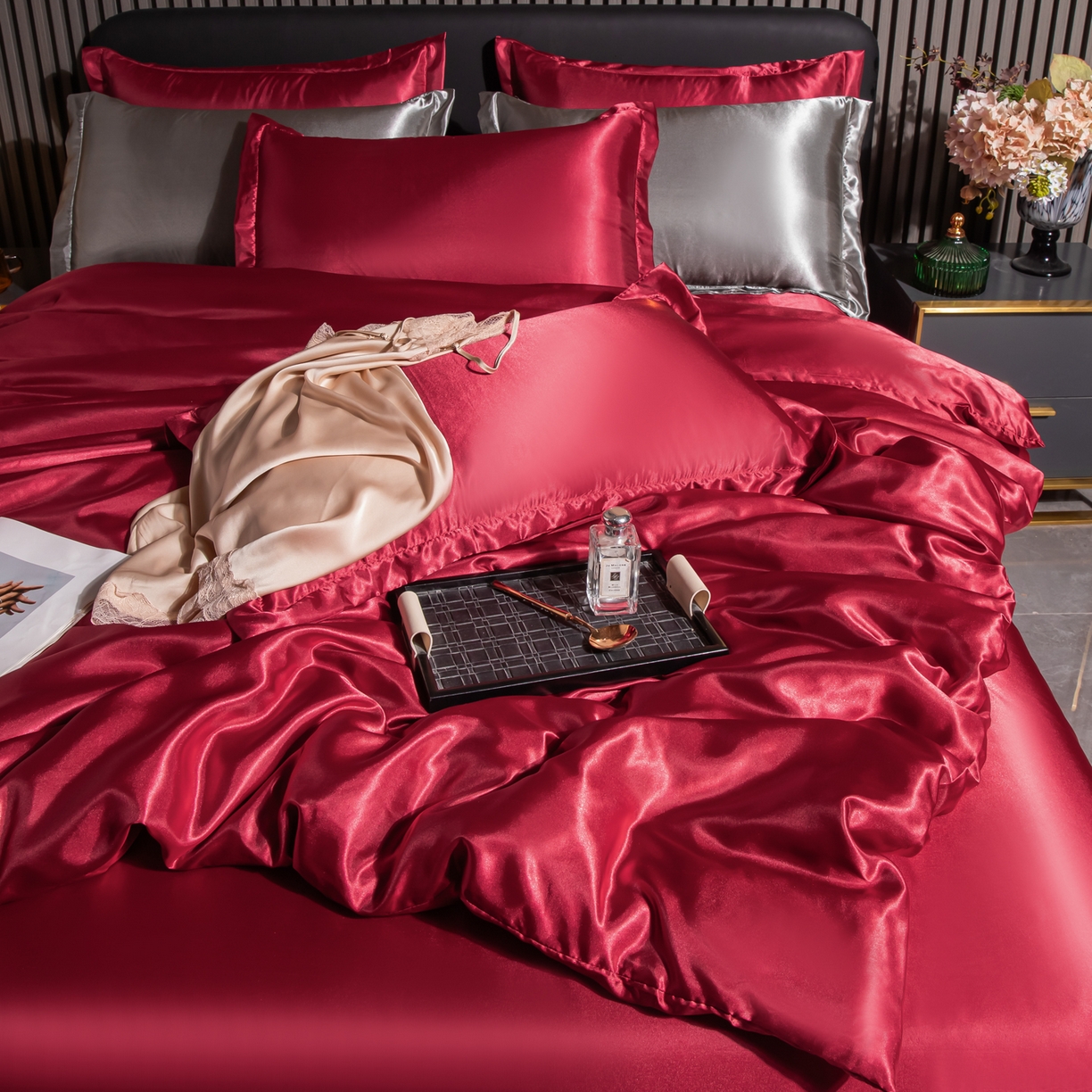91家纺网 家纺一手货源 找家纺 莱越家纺 2026夏季款高端轻奢水洗真丝四件套丝滑裸睡丝绸纯色冰丝四件套系列可承接外贸订货 酒红色