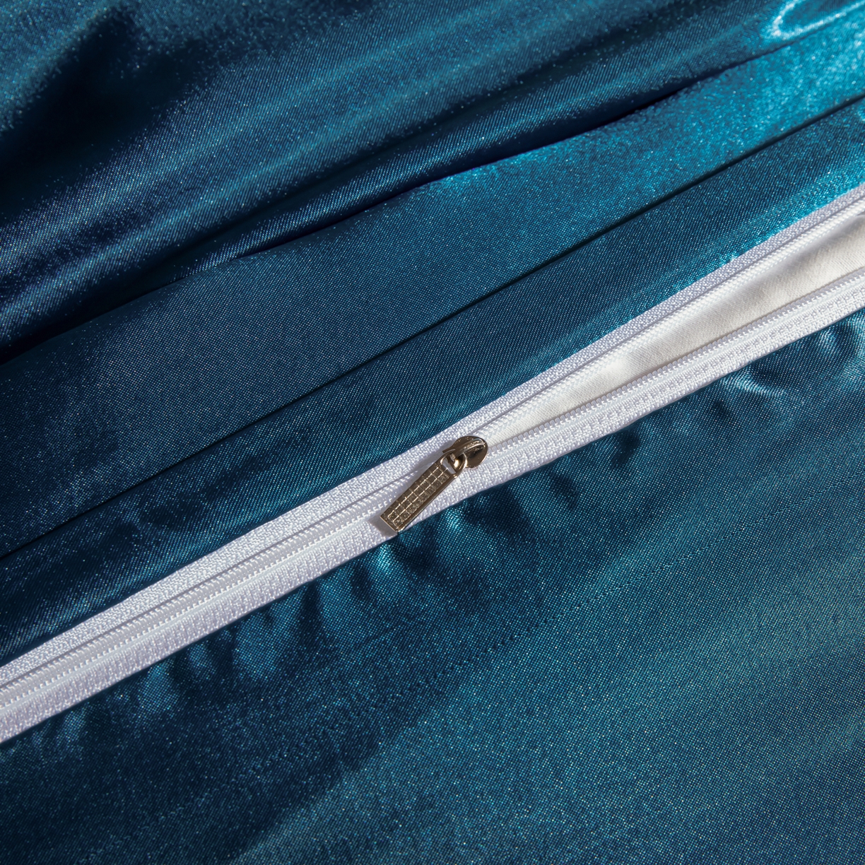 91家纺网 家纺一手货源 找家纺 莱越家纺 2026夏季款高端轻奢水洗真丝四件套丝滑裸睡丝绸纯色冰丝四件套系列可承接外贸订货 孔雀蓝