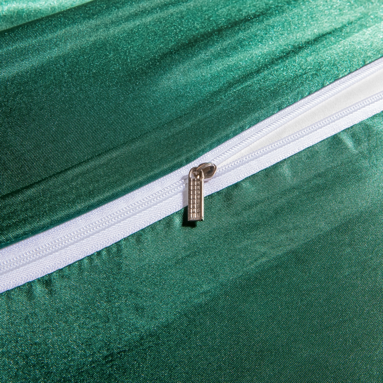 91家纺网 家纺一手货源 找家纺 莱越家纺 2026夏季款高端轻奢水洗真丝四件套丝滑裸睡丝绸纯色冰丝四件套系列可承接外贸订货 墨绿色