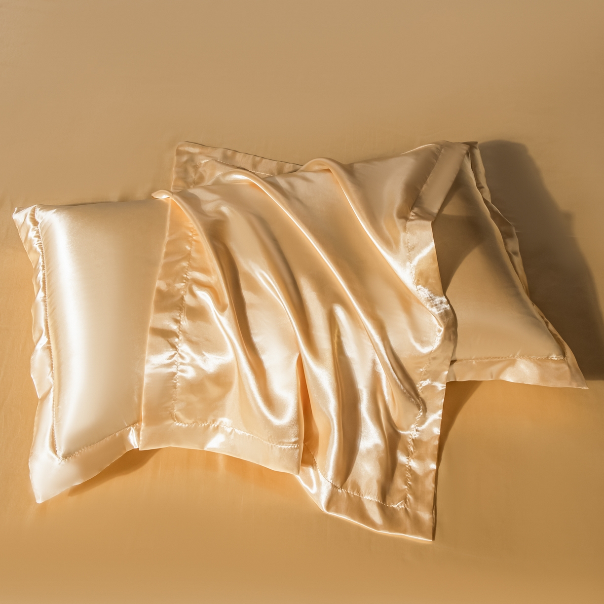 91家纺网 家纺一手货源 找家纺 莱越家纺 2026夏季款高端轻奢水洗真丝四件套丝滑裸睡丝绸纯色冰丝四件套系列可承接外贸订货 沙驼色