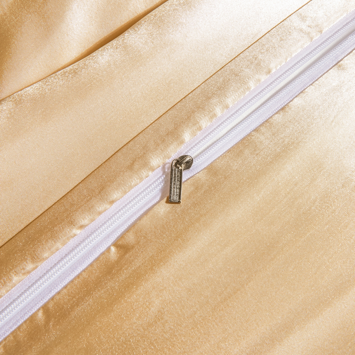 91家纺网 家纺一手货源 找家纺 莱越家纺 2026夏季款高端轻奢水洗真丝四件套丝滑裸睡丝绸纯色冰丝四件套系列可承接外贸订货 沙驼色