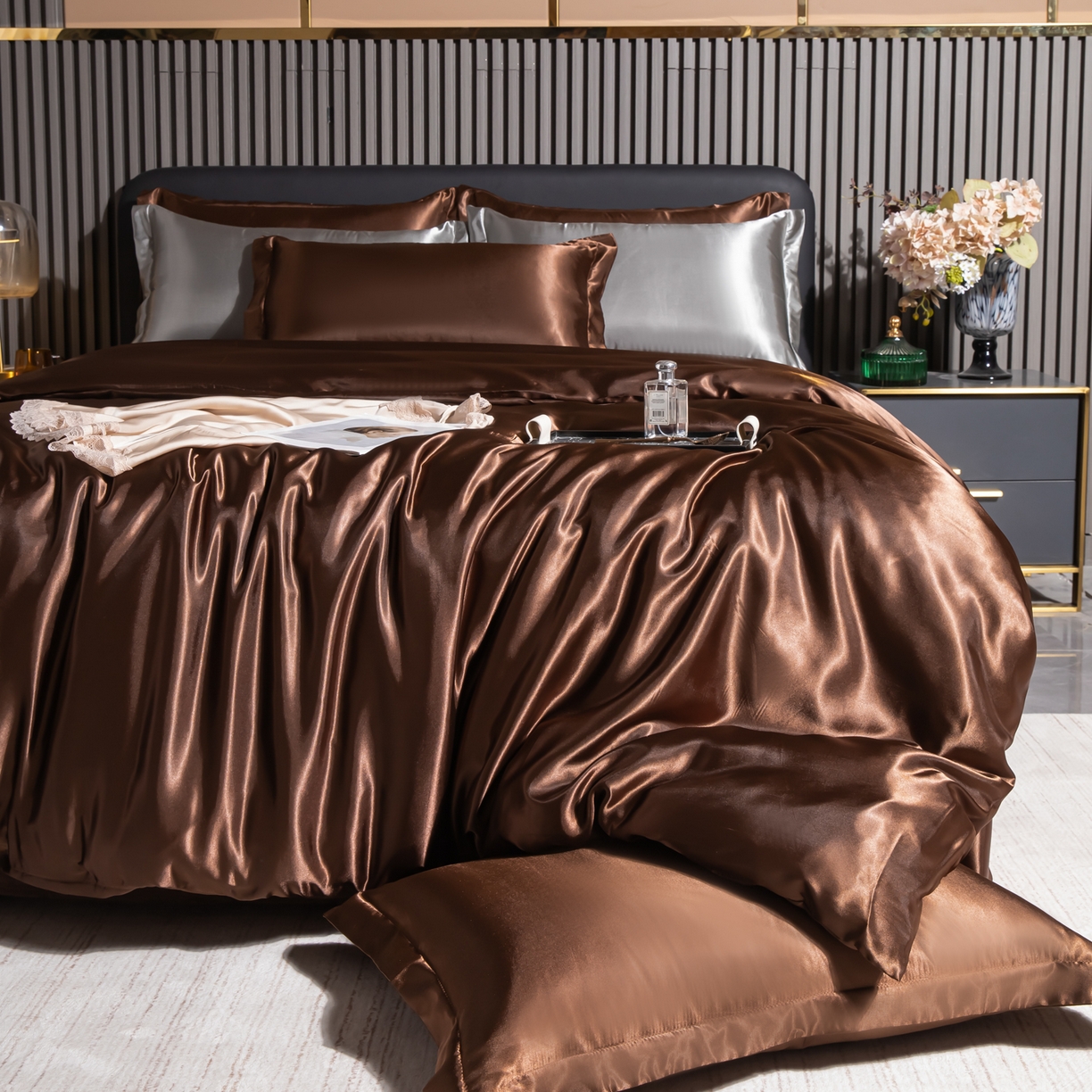 91家纺网 家纺一手货源 找家纺 莱越家纺 2026夏季款高端轻奢水洗真丝四件套丝滑裸睡丝绸纯色冰丝四件套系列可承接外贸订货 深咖色