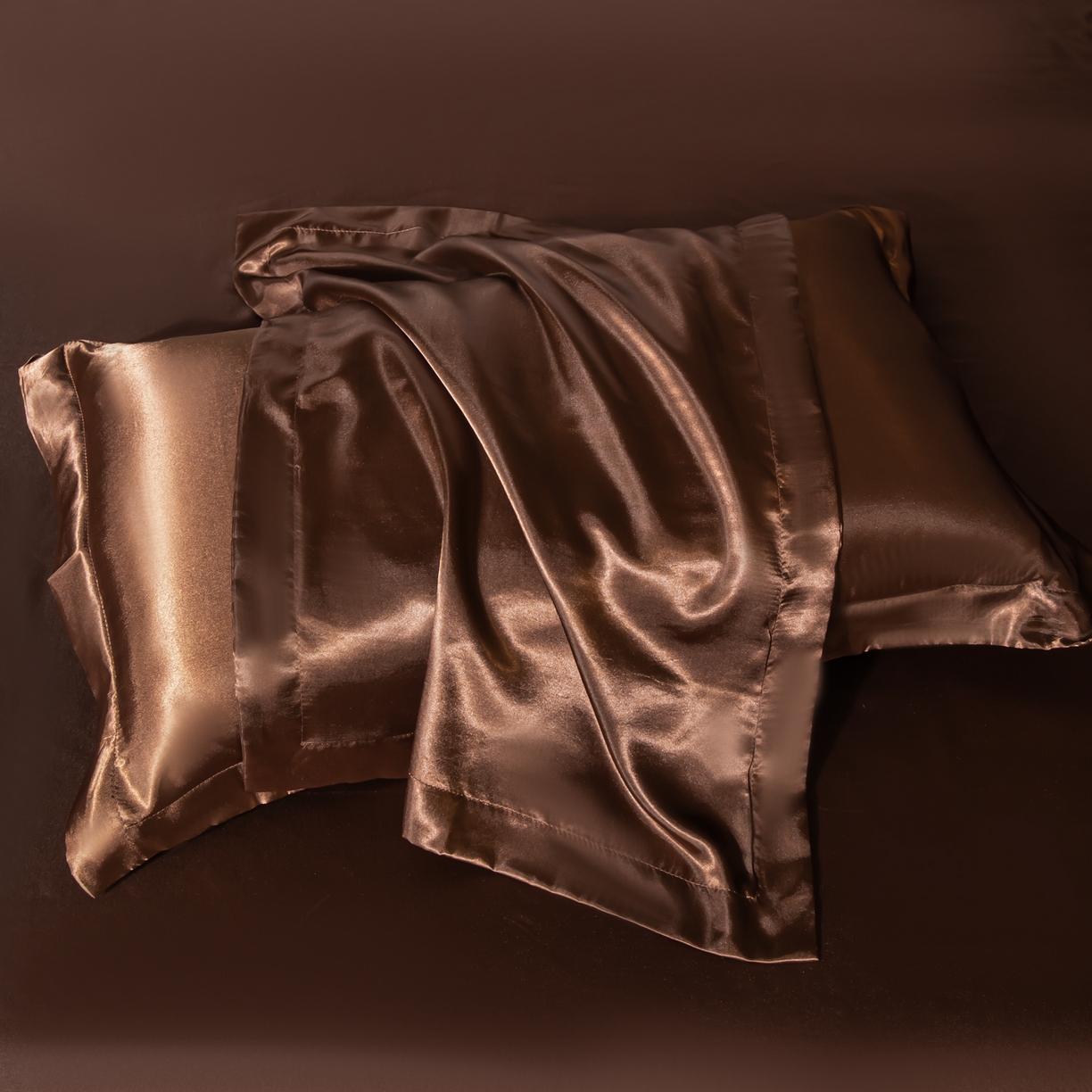 91家纺网 家纺一手货源 找家纺 莱越家纺 2026夏季款高端轻奢水洗真丝四件套丝滑裸睡丝绸纯色冰丝四件套系列可承接外贸订货 深咖色