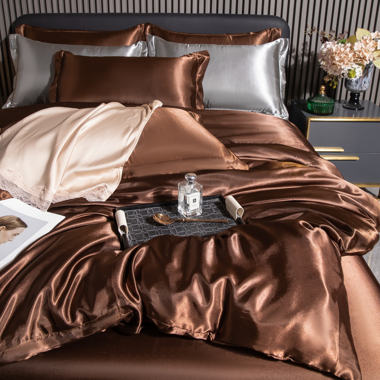 91家纺网 家纺一手货源 找家纺 莱越家纺 2026夏季款高端轻奢水洗真丝四件套丝滑裸睡丝绸纯色冰丝四件套系列可承接外贸订货 深咖色