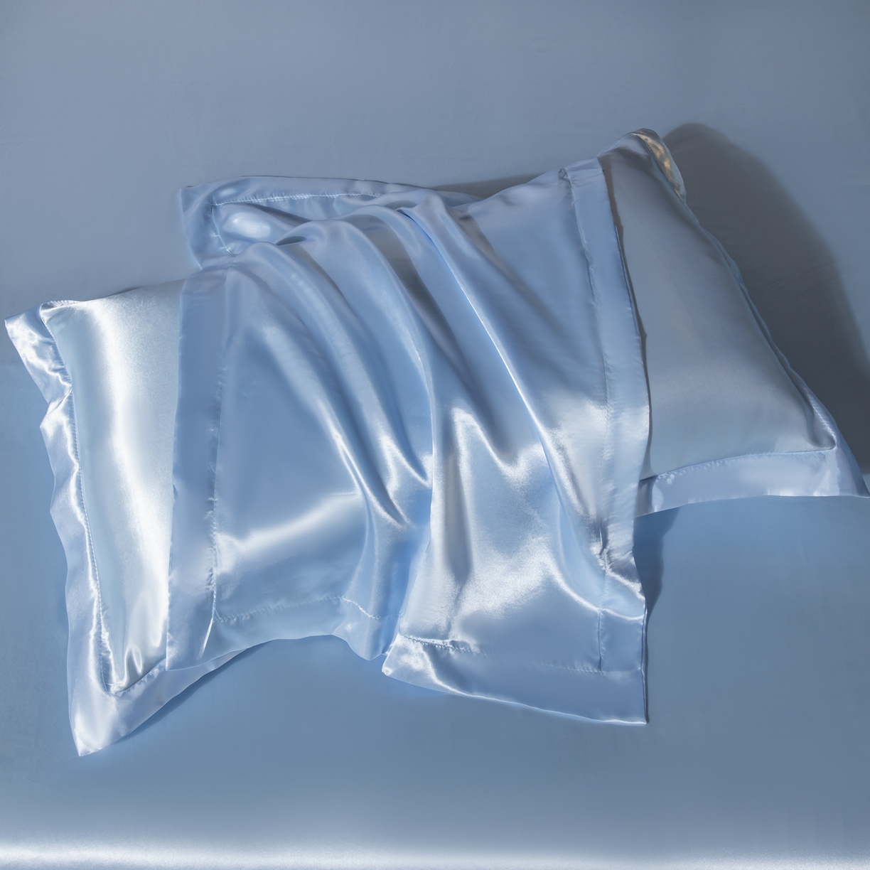 91家纺网 家纺一手货源 找家纺 莱越家纺 2026夏季款高端轻奢水洗真丝四件套丝滑裸睡丝绸纯色冰丝四件套系列可承接外贸订货 碎冰蓝