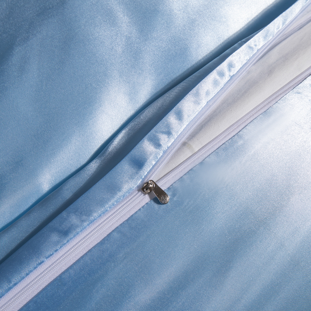 91家纺网 家纺一手货源 找家纺 莱越家纺 2026夏季款高端轻奢水洗真丝四件套丝滑裸睡丝绸纯色冰丝四件套系列可承接外贸订货 碎冰蓝