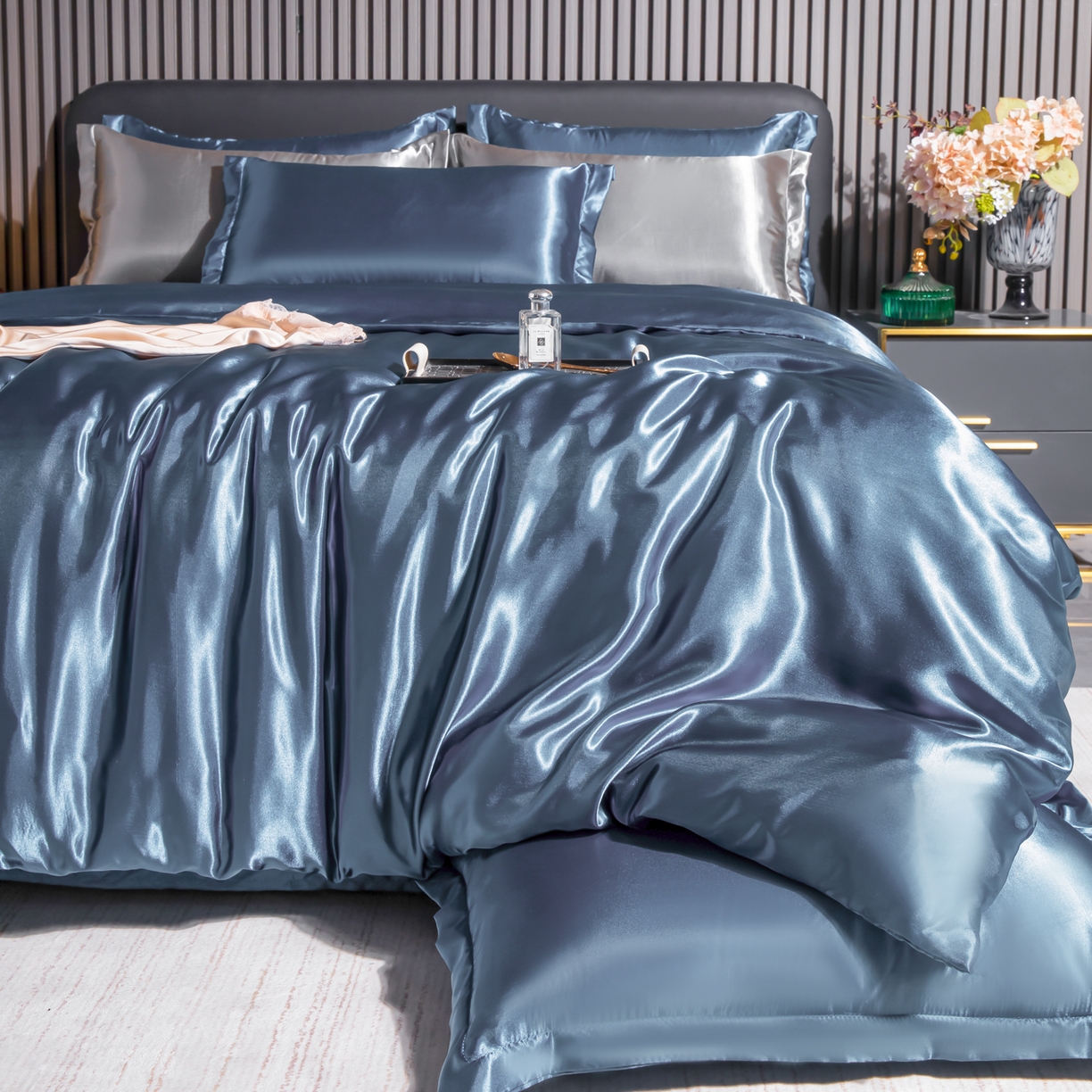 91家纺网 家纺一手货源 找家纺 莱越家纺 2026夏季款高端轻奢水洗真丝四件套丝滑裸睡丝绸纯色冰丝四件套系列可承接外贸订货 雾霾蓝