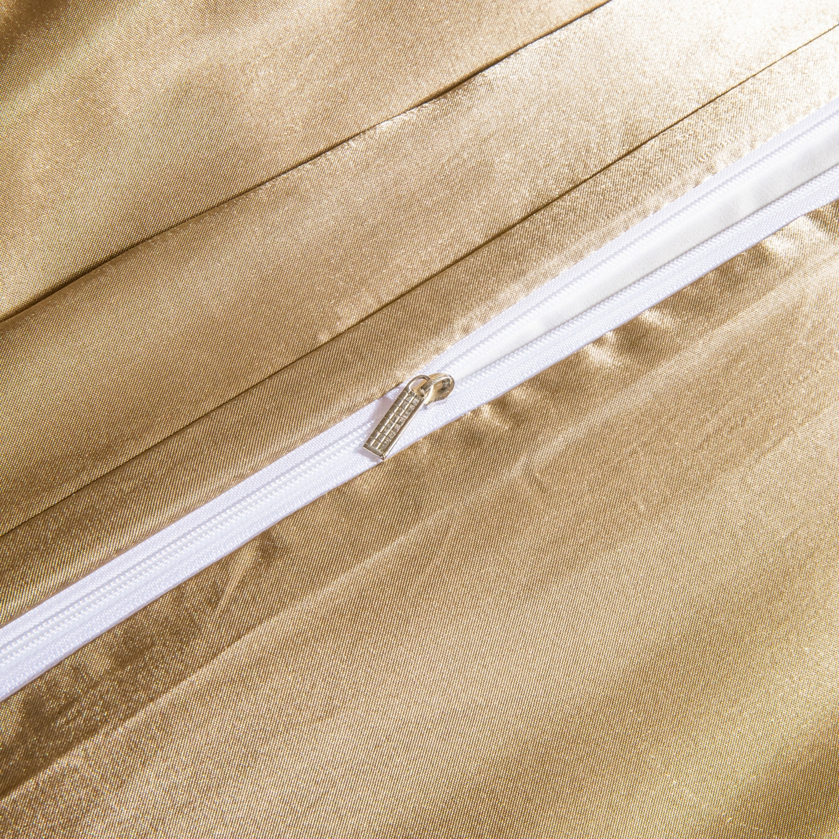 91家纺网 家纺一手货源 找家纺 莱越家纺 2026夏季款高端轻奢水洗真丝四件套丝滑裸睡丝绸纯色冰丝四件套系列可承接外贸订货 香槟金