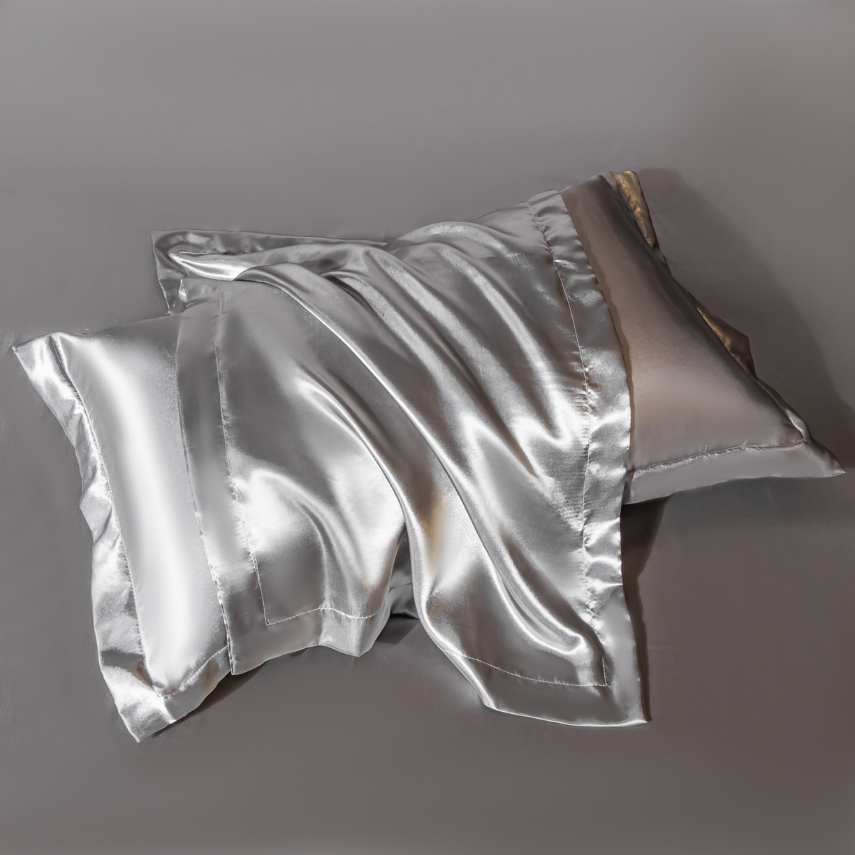 91家纺网 家纺一手货源 找家纺 莱越家纺 2026夏季款高端轻奢水洗真丝四件套丝滑裸睡丝绸纯色冰丝四件套系列可承接外贸订货 银灰色