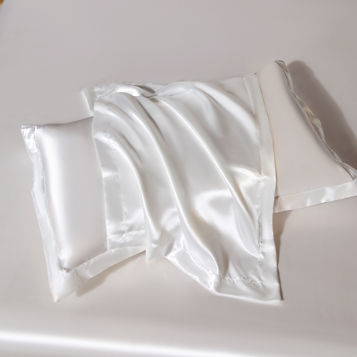 91家纺网 家纺一手货源 找家纺 莱越家纺 2026夏季款高端轻奢水洗真丝四件套丝滑裸睡丝绸纯色冰丝四件套系列可承接外贸订货 珍珠白