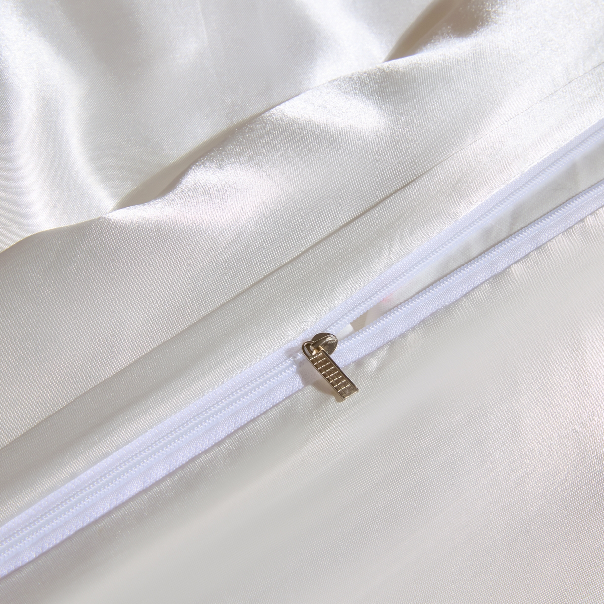 91家纺网 家纺一手货源 找家纺 莱越家纺 2026夏季款高端轻奢水洗真丝四件套丝滑裸睡丝绸纯色冰丝四件套系列可承接外贸订货 珍珠白