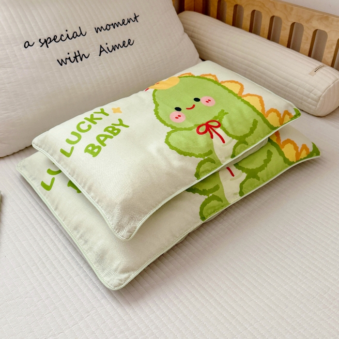 91家纺网 家纺一手货源 找家纺 萌宝家纺 2026春夏纯棉双层纱儿童枕套A类宝宝纱布枕头枕芯（萌宠系列） 绿恐龙