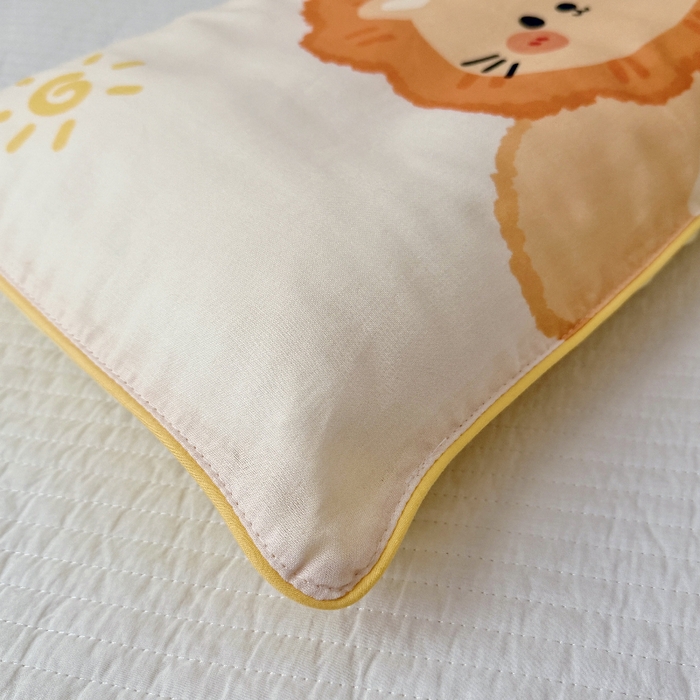 91家纺网 家纺一手货源 找家纺 萌宝家纺 2026春夏纯棉双层纱儿童枕套A类宝宝纱布枕头枕芯（萌宠系列） 小狮子