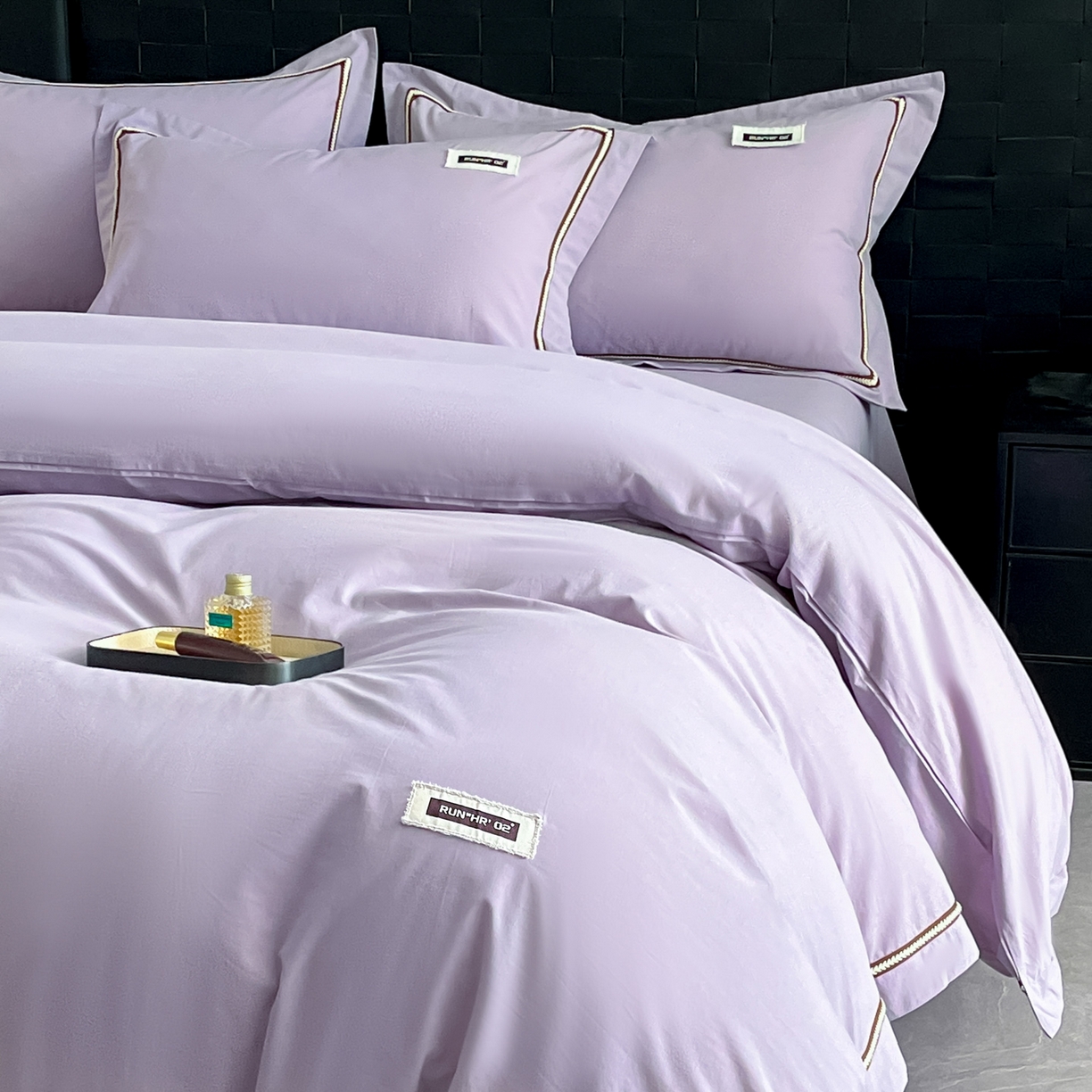 91家纺网 家纺一手货源 找家纺 佳汐蓝家纺 2026春夏新款高支高密全棉纯棉四件套-锦绫系列 锦绫-丁香紫