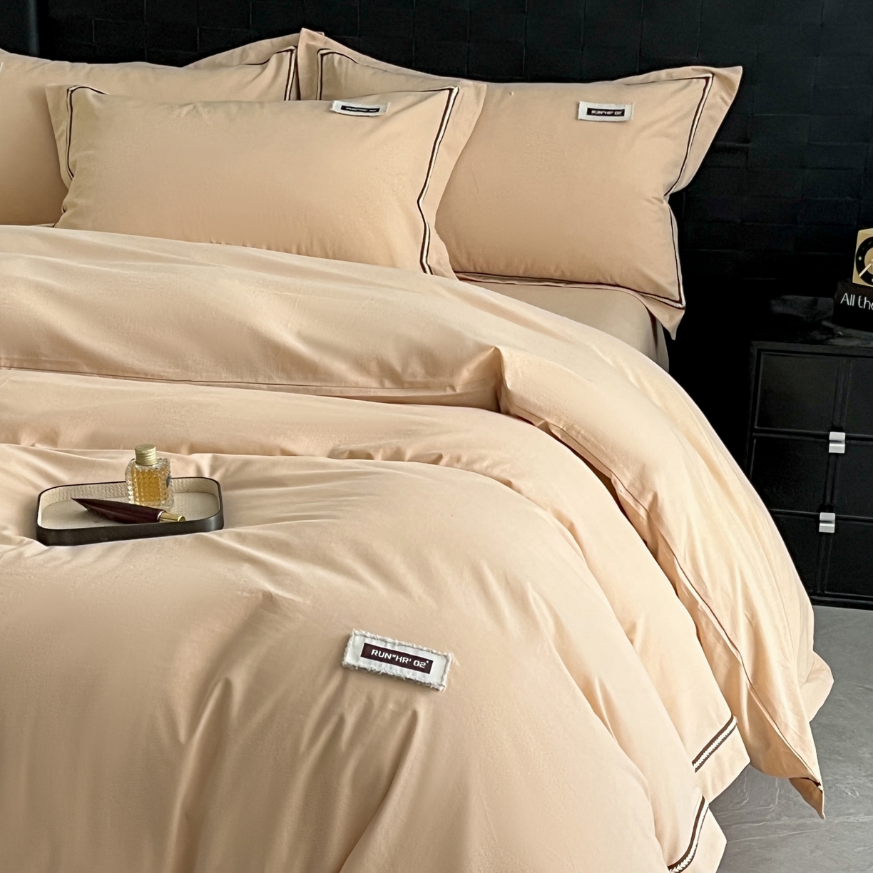 91家纺网 家纺一手货源 找家纺 佳汐蓝家纺 2026春夏新款高支高密全棉纯棉四件套-锦绫系列 锦绫-奶茶