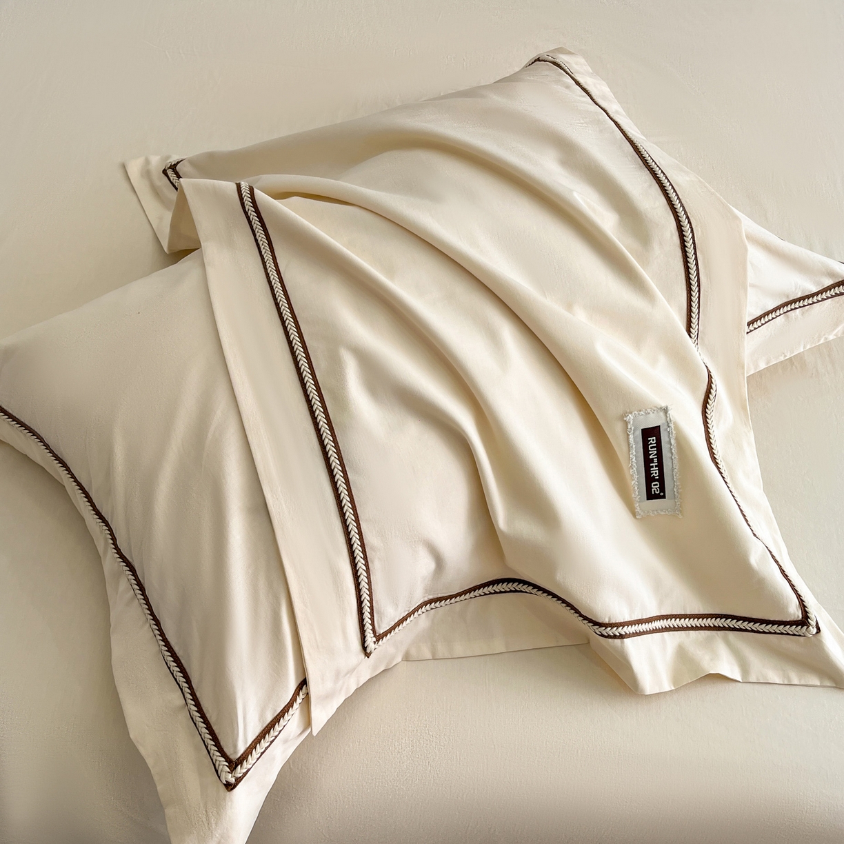 91家纺网 家纺一手货源 找家纺 佳汐蓝家纺 2026春夏新款高支高密全棉纯棉四件套-锦绫系列 锦绫-奶昔白