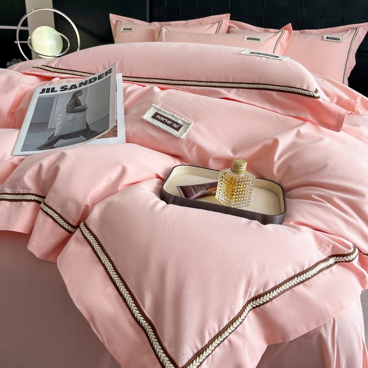 91家纺网 家纺一手货源 找家纺 佳汐蓝家纺 2026春夏新款高支高密全棉纯棉四件套-锦绫系列 锦绫-奶油粉