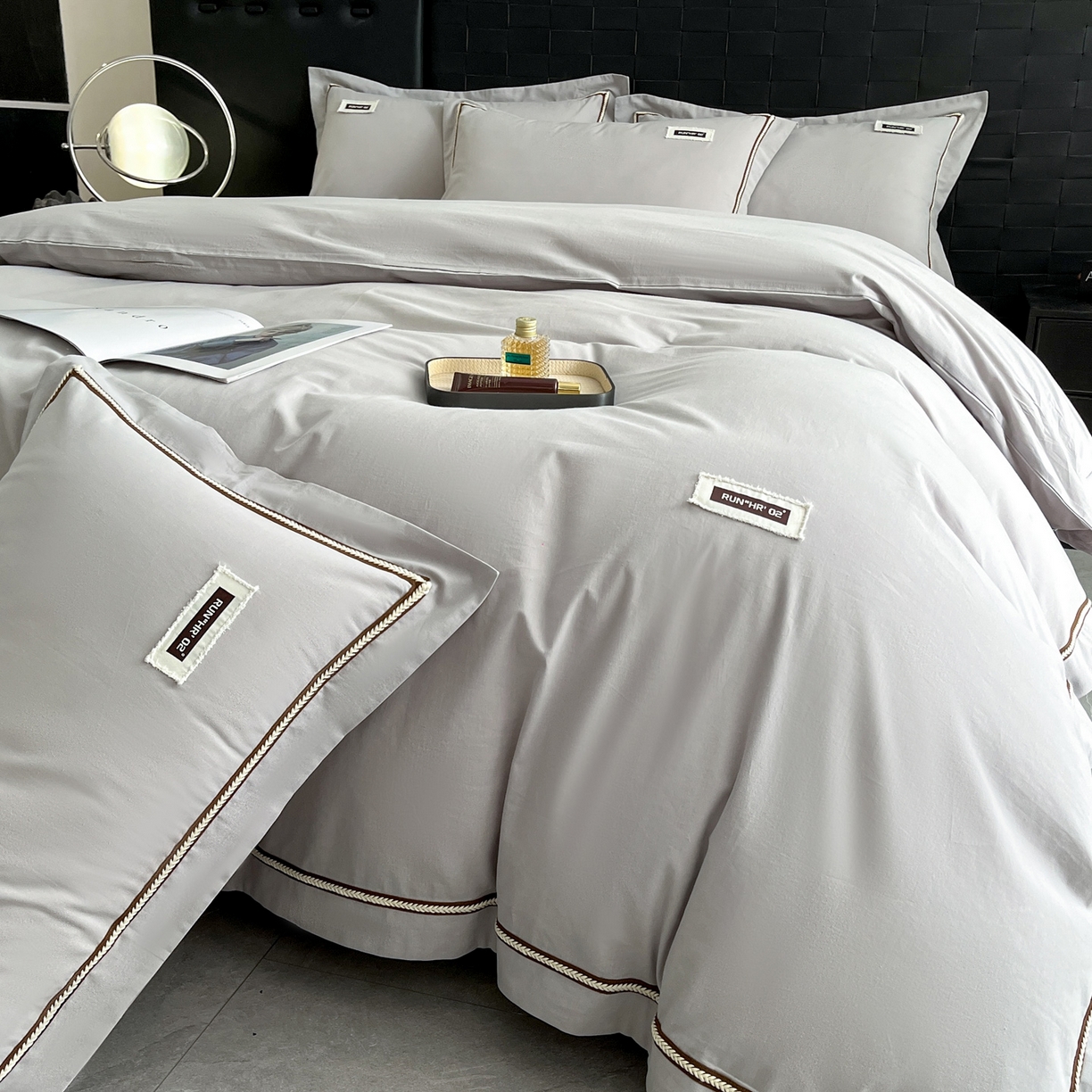 91家纺网 家纺一手货源 找家纺 佳汐蓝家纺 2026春夏新款高支高密全棉纯棉四件套-锦绫系列 锦绫-浅灰