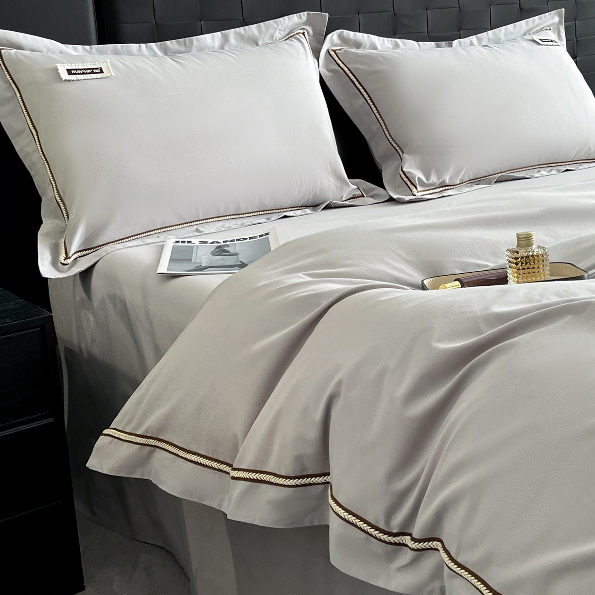 91家纺网 家纺一手货源 找家纺 佳汐蓝家纺 2026春夏新款高支高密全棉纯棉四件套-锦绫系列 锦绫-浅灰