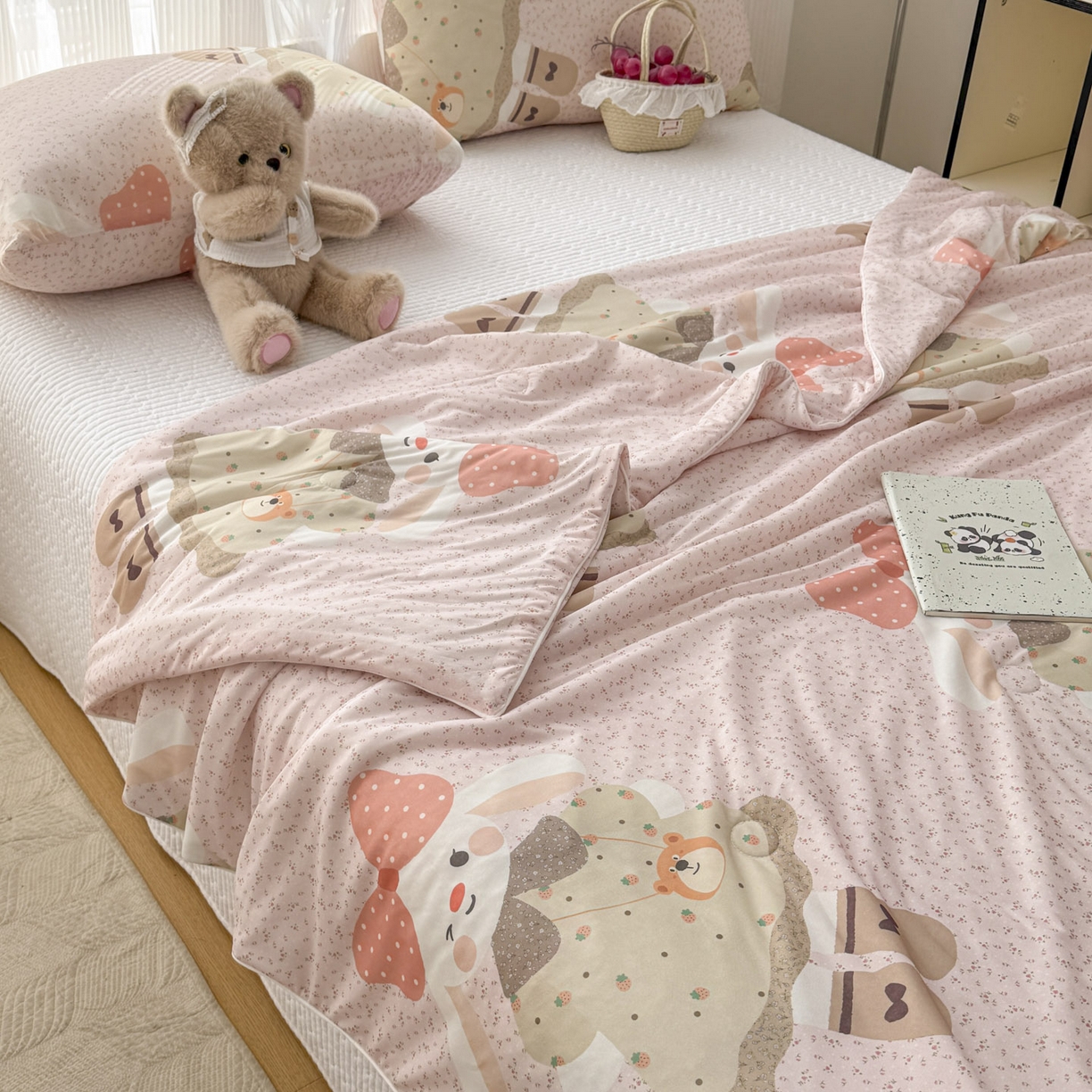 91家纺网 家纺一手货源 找家纺 默忆 2026新款凉感丝印花大豆纤维夏被空调被夏凉被 玫瑰兔