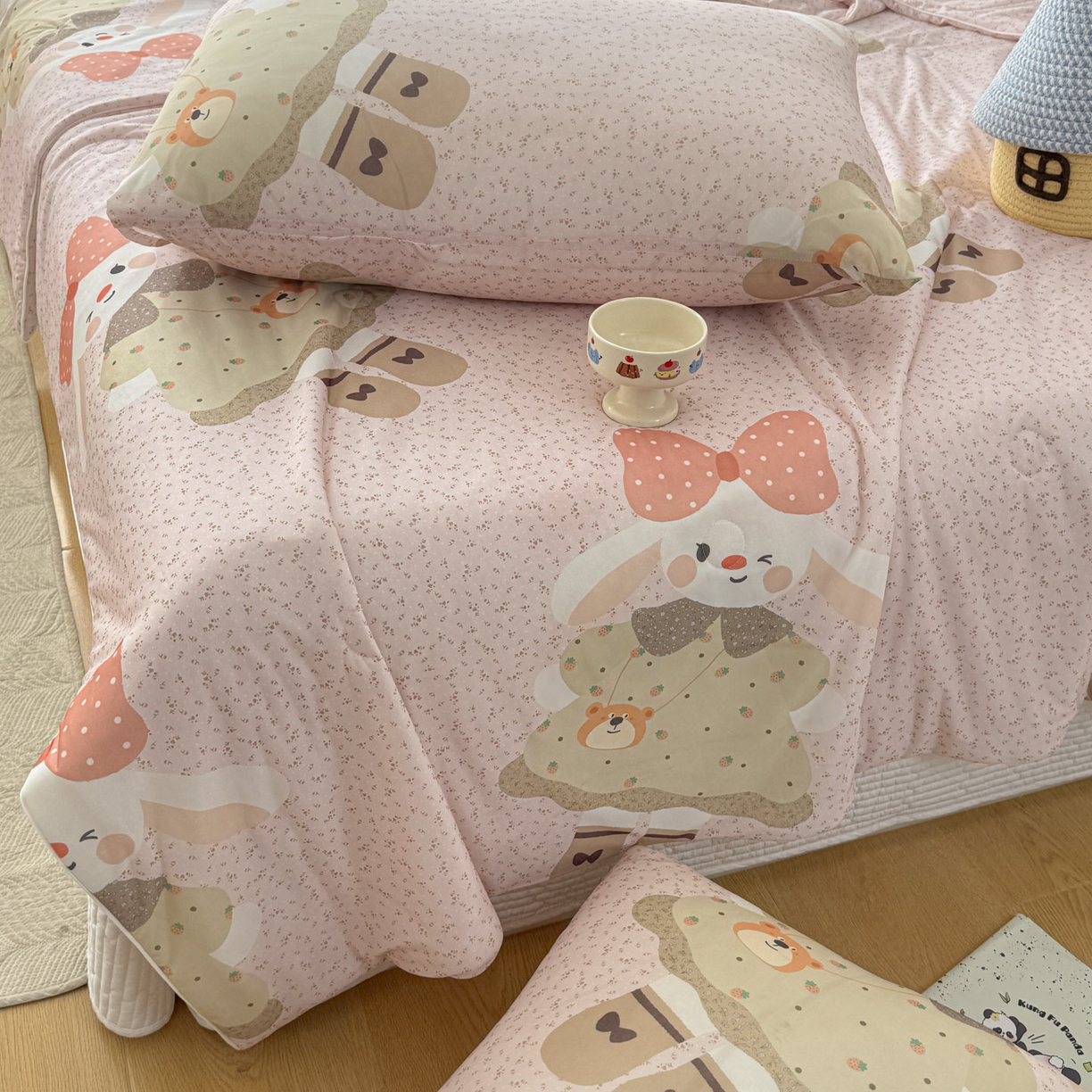 91家纺网 家纺一手货源 找家纺 默忆 2026新款凉感丝印花大豆纤维夏被空调被夏凉被 玫瑰兔