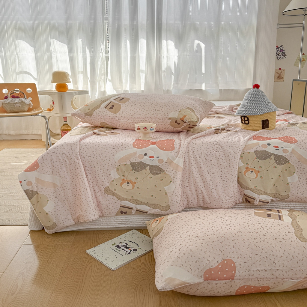 91家纺网 家纺一手货源 找家纺 默忆 2026新款凉感丝印花大豆纤维夏被空调被夏凉被 玫瑰兔