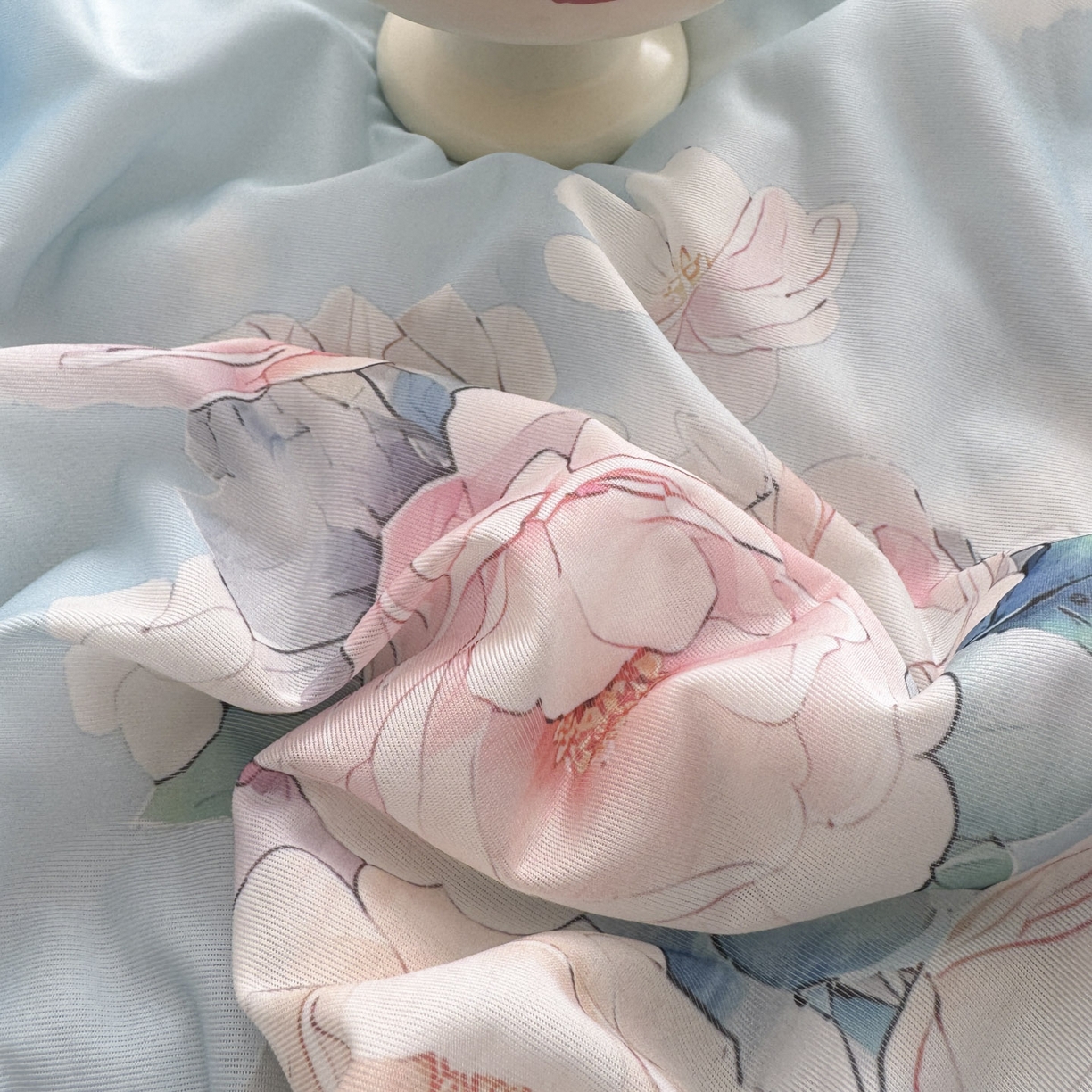 91家纺网 家纺一手货源 找家纺 默忆 2026新款凉感丝印花大豆纤维夏被空调被夏凉被 轻风细语