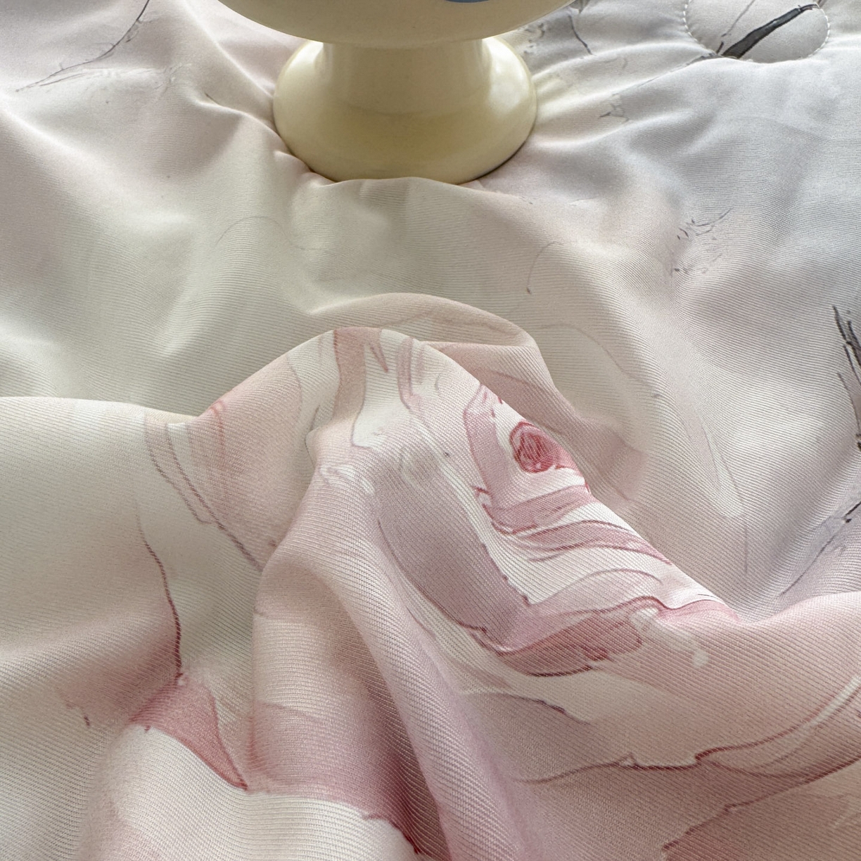 91家纺网 家纺一手货源 找家纺 默忆 2026新款凉感丝印花大豆纤维夏被空调被夏凉被 意境迷人