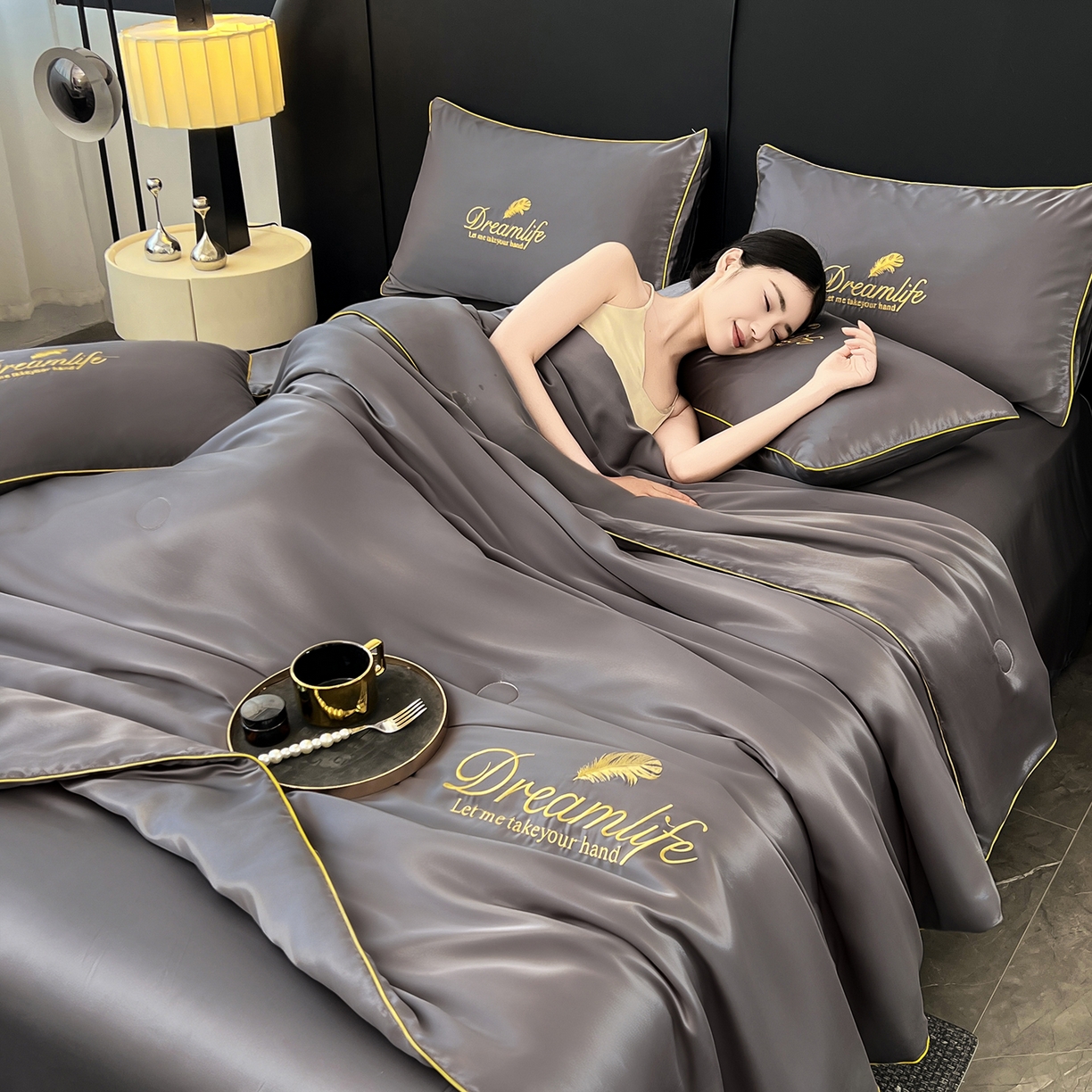 91家纺网 家纺一手货源 找家纺 （总）鑫佰利 2025新款柔暖纯色牛奶绒冬被被子被芯