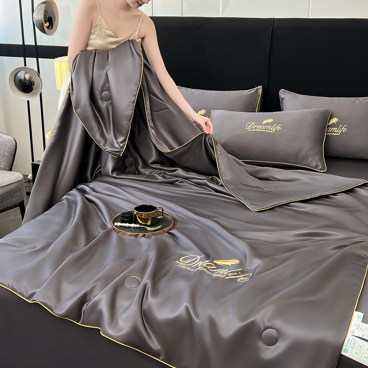 91家纺网 家纺一手货源 找家纺 鑫佰利 2026新款水洗冰丝刺绣夏被夏凉被空调被 苍穹灰