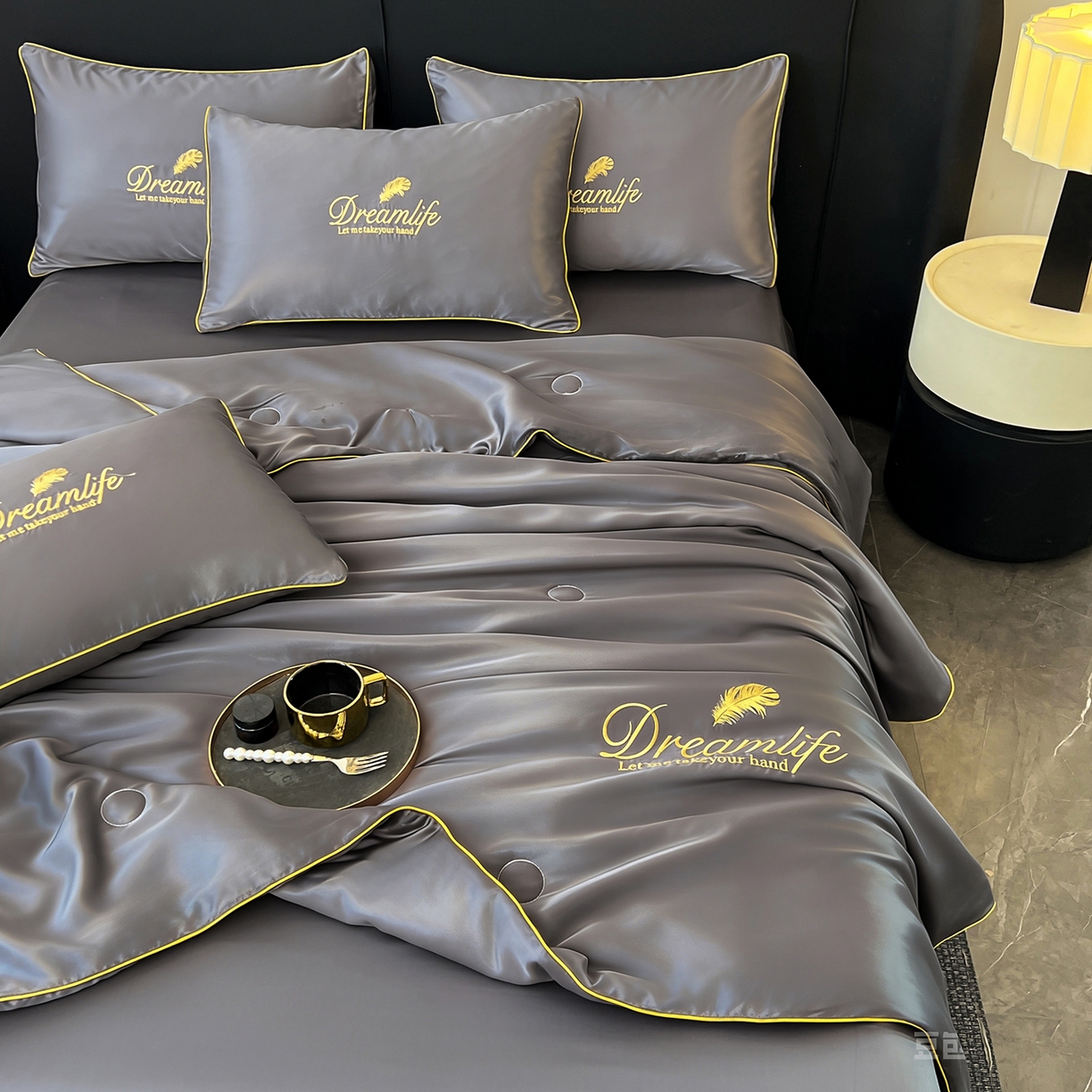 91家纺网 家纺一手货源 找家纺 鑫佰利 2026新款水洗冰丝刺绣夏被夏凉被空调被 苍穹灰