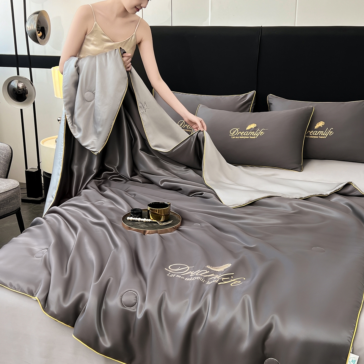 91家纺网 家纺一手货源 找家纺 鑫佰利 2026新款水洗冰丝刺绣夏被夏凉被空调被 苍穹灰拼星灰