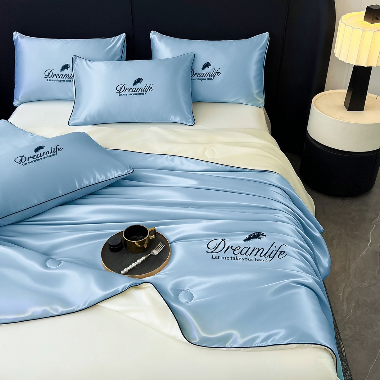 91家纺网 家纺一手货源 找家纺 鑫佰利 2026新款水洗冰丝刺绣夏被夏凉被空调被 天蓝拼米白